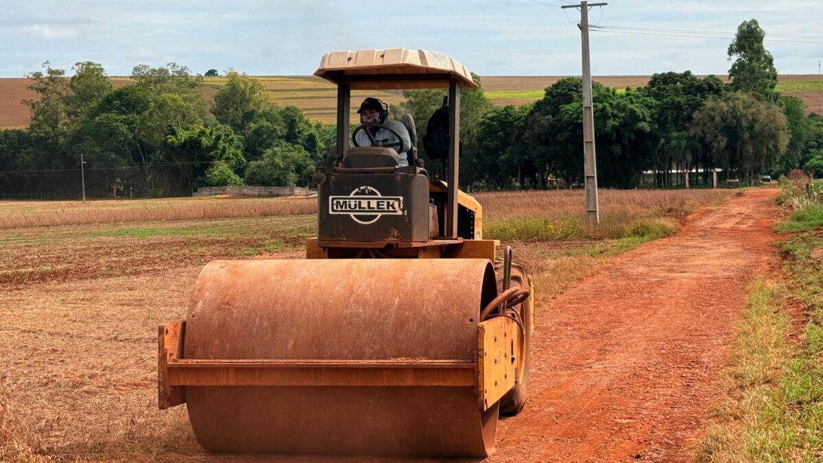 Prefeitura intensifica melhorias em estradas rurais para fortalecer agricultura familiar