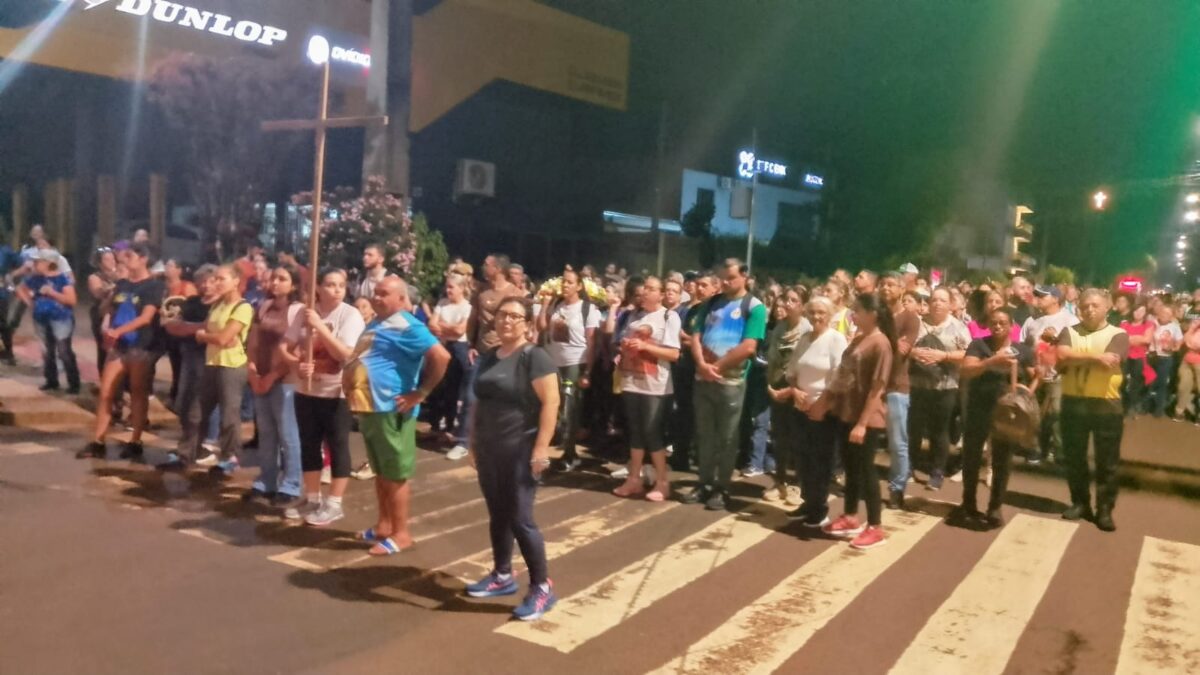 Caminhada Noturna São José reúne cercade 800 peregrinos em Campo Mourão