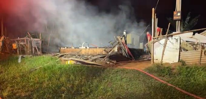 Casal morre em incêndio residencial no distrito de São Vicente, em Araruna