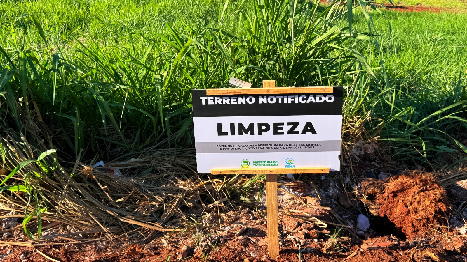 Prefeitura de Campo Mourão registra resultados positivos com uso de placas em terrenos notificados