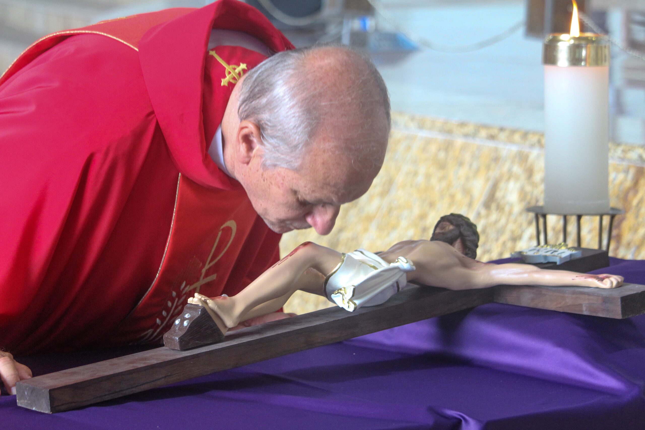 Hoje é dia de silencio em reflexão à Sexta-feira Santa