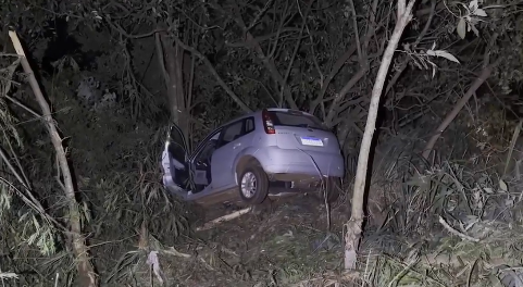 Motorista perde o controle e sai da pista na PR-487 entre Campo Mourão e Luiziana