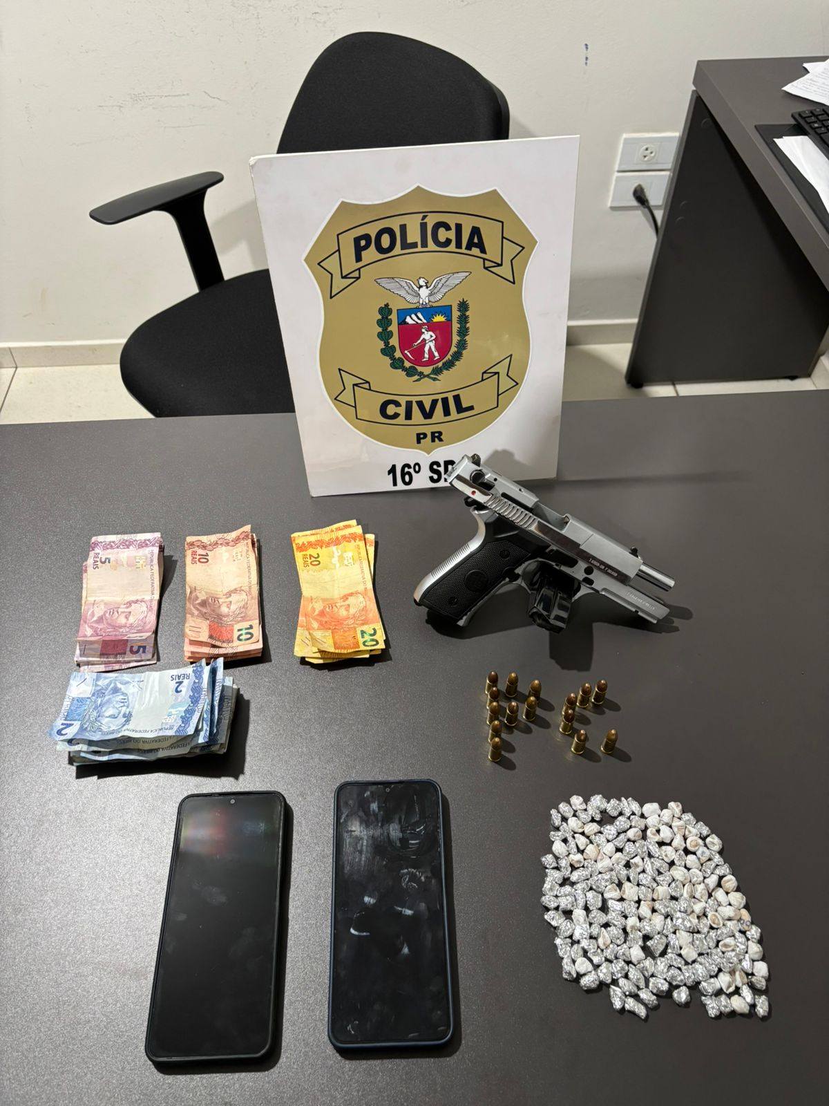 Polícia Civil apreende pistola turca e pedras de crack no Conjunto Maria Barleta