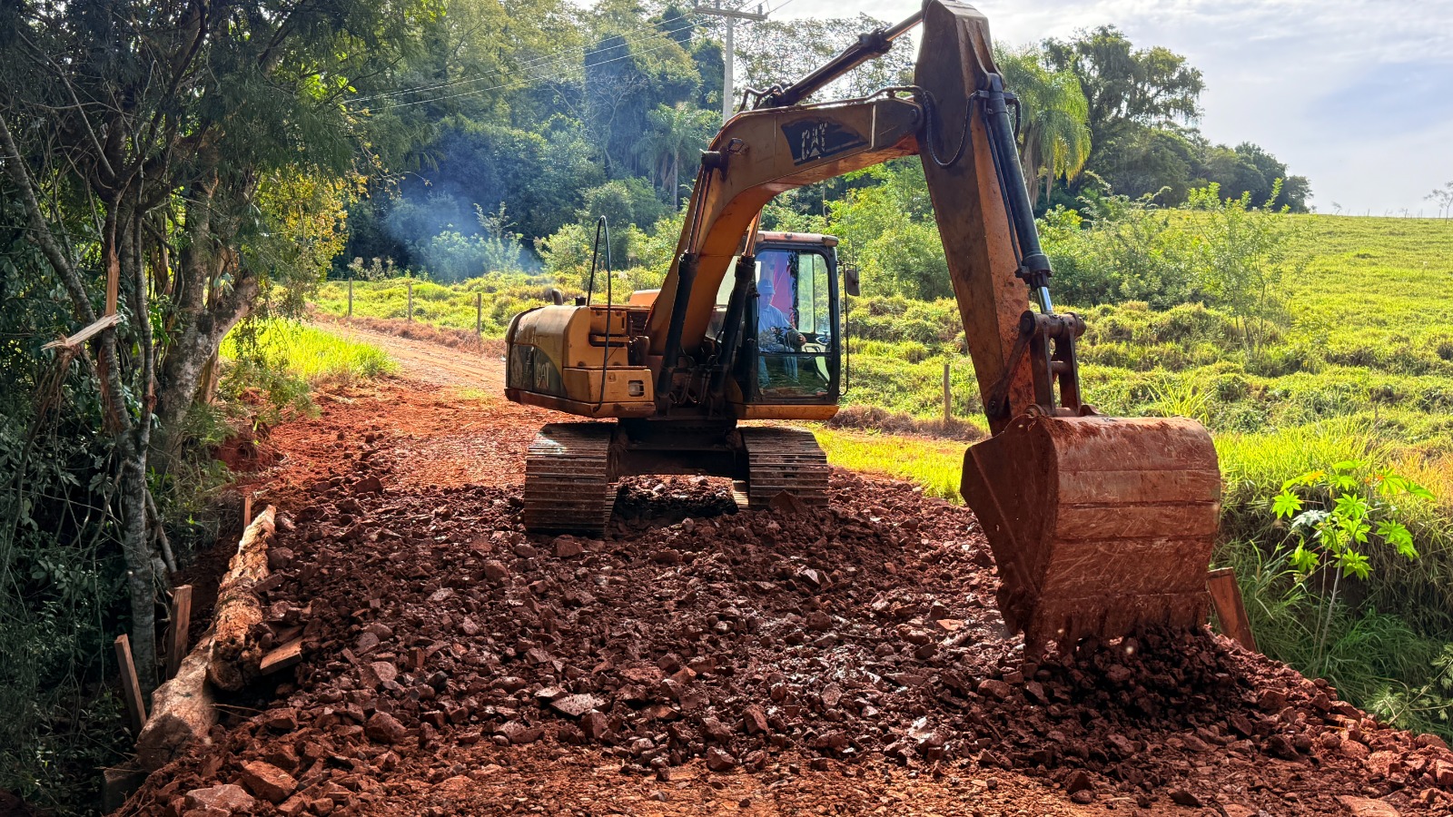Prefeitura de Campo Mourão realiza melhorias em estradas rurais por meio da Codusa