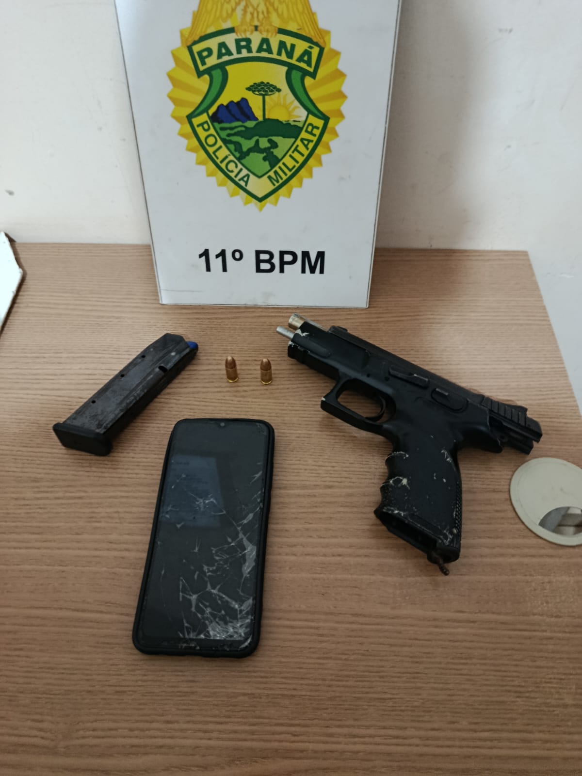 Homem é preso pela ROTAM após ameaçar populares e tentar fugir com pistola de numeração raspada