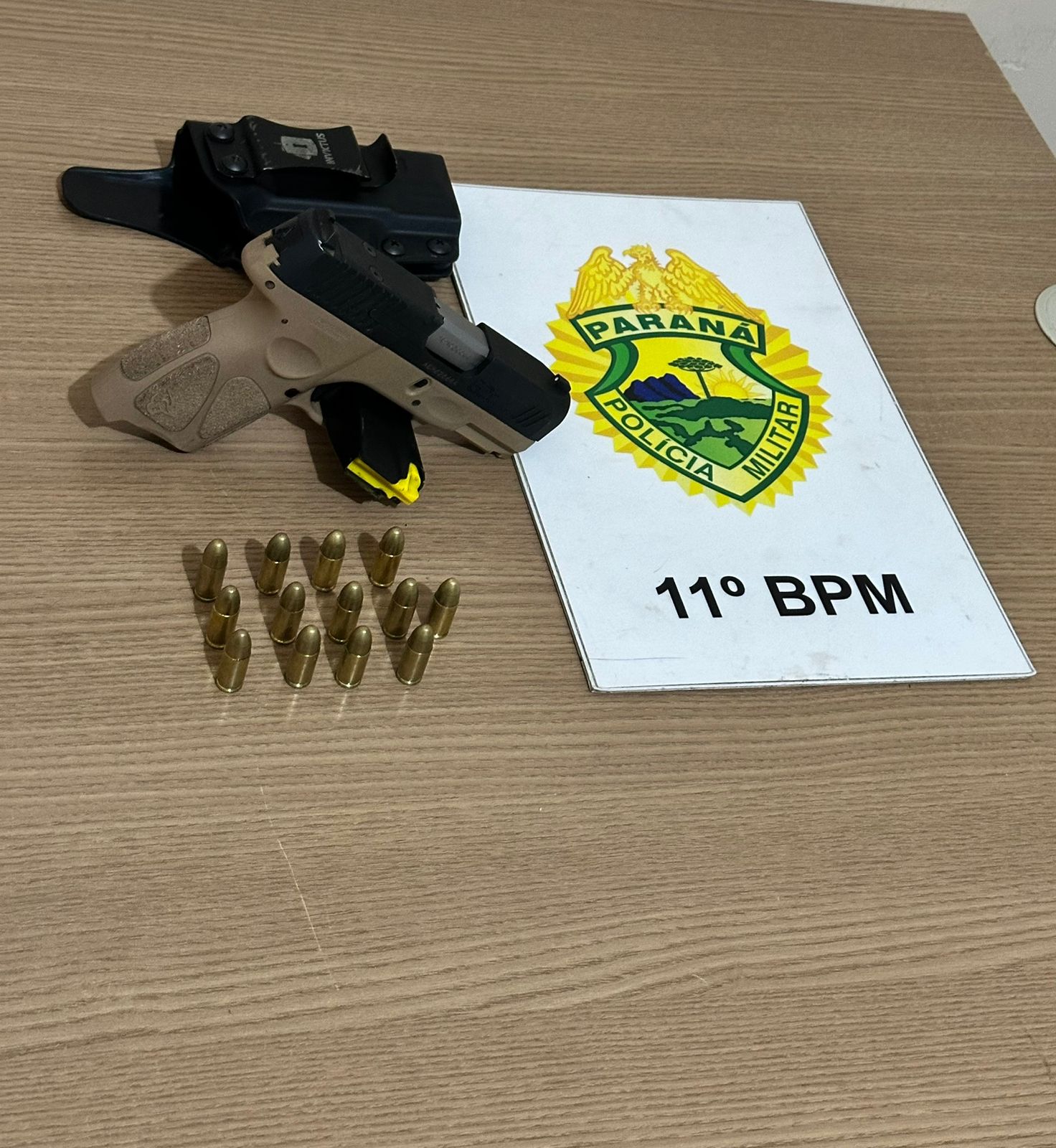 PM apreende pistola pronta para uso e encaminha homem à delegacia em Campo Mourão