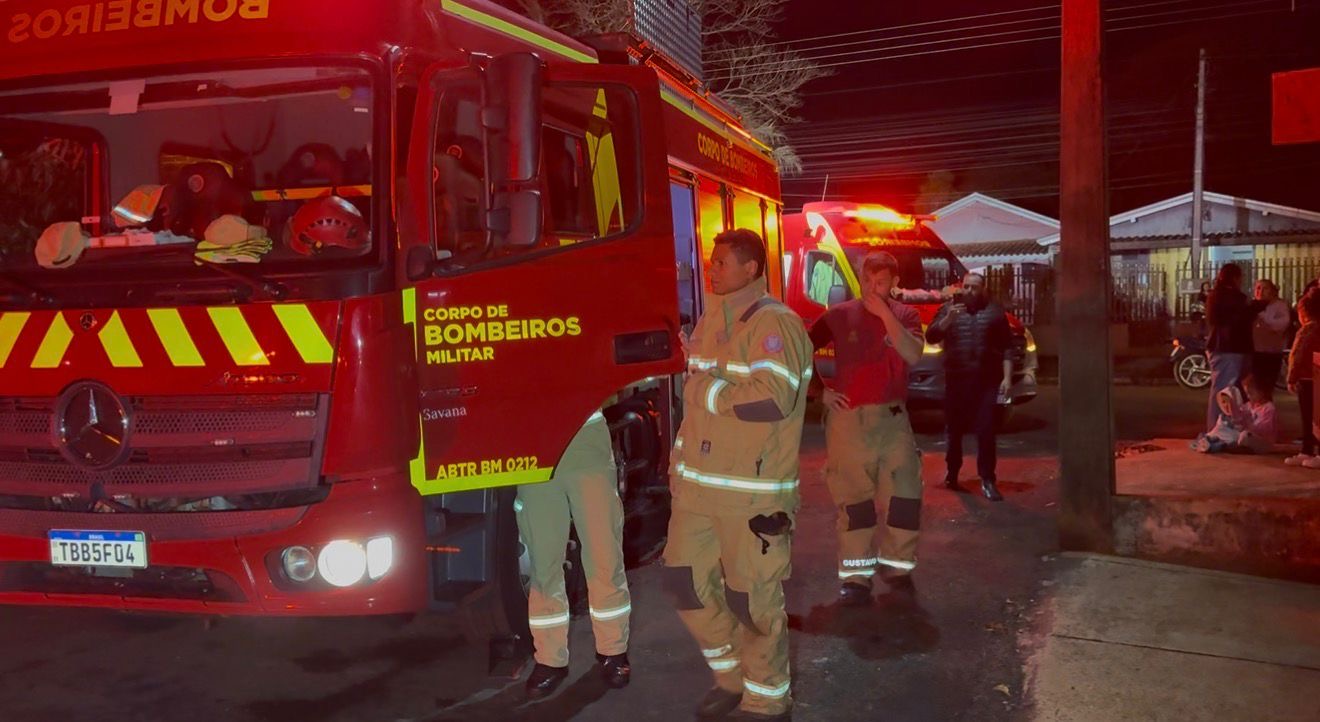 INCÊNDIO EM RESIDÊNCIA MOBILIZA BOMBEIROS E PM EM PEABIRU