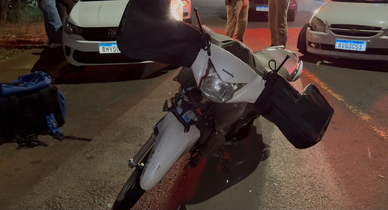 Motociclista fica ferido após colisão entre moto e carro no Lar Paraná
