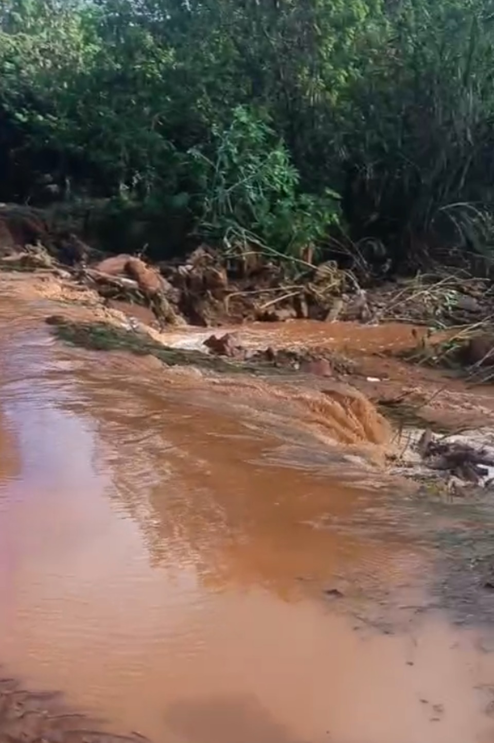 Chuvas intensas causam estragos em estradas rurais de Engenheiro Beltrão; Prefeitura monta força-tarefa