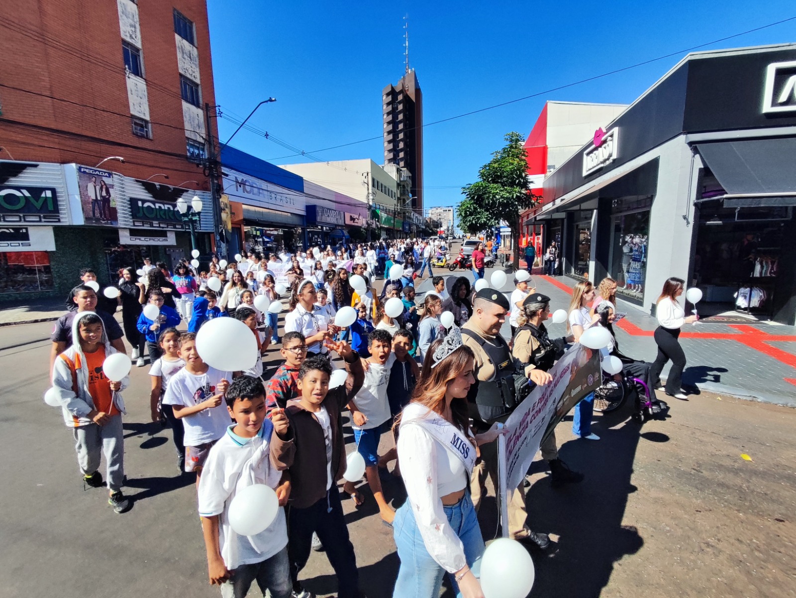 Campo Mourão realiza 4ª Caminhada do Meio-Dia em mobilização pela prevenção ao feminicídio