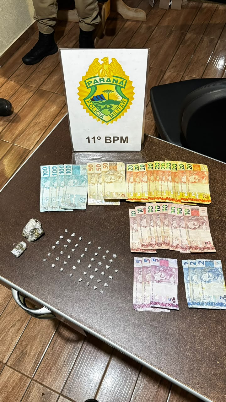 Mulher com tornozeleira eletrônica é presa por tráfico de drogas em Fênix