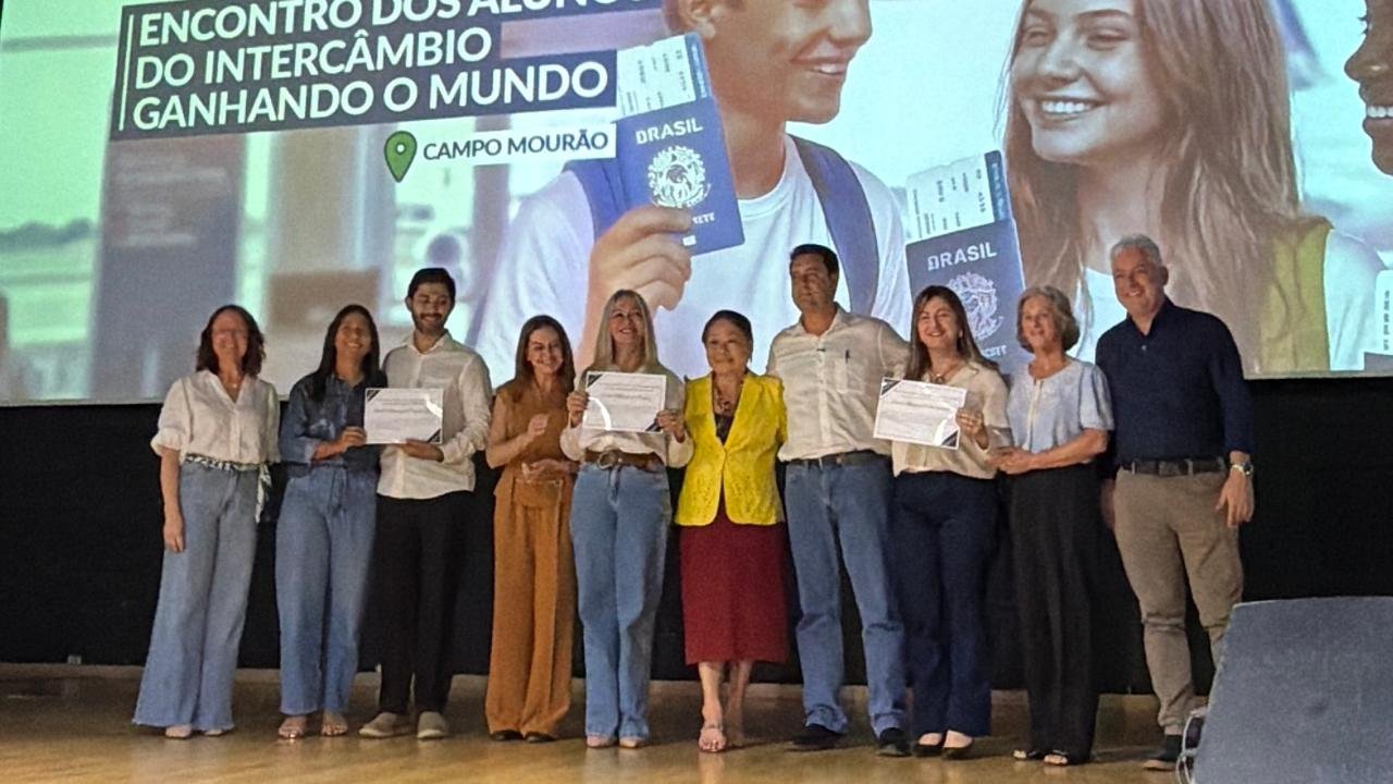 Campo Mourão recebe governador Ratinho Júnior em encontro com estudantes do Ganhando o Mundo