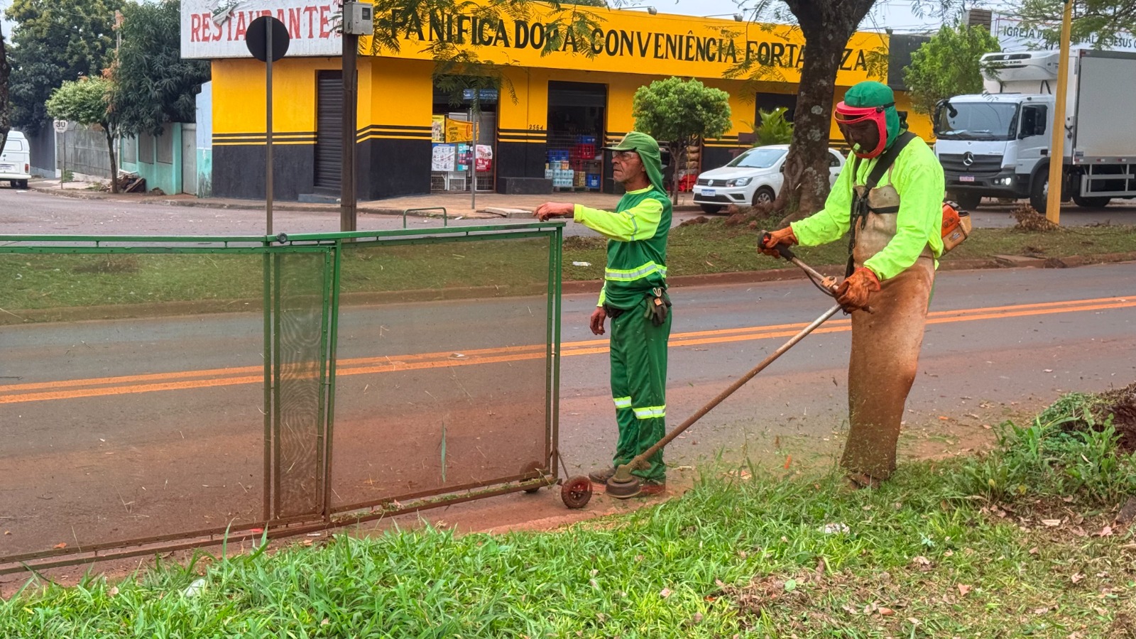 Prefeitura intensifica ações de limpeza urbana e combate a focos de doenças em Campo Mourão