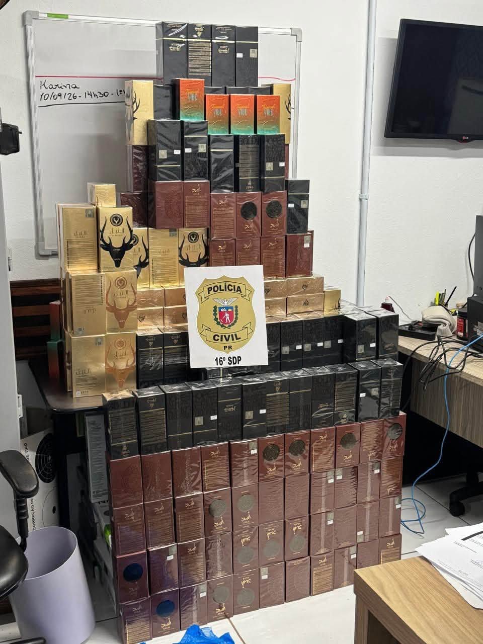 POLÍCIA APREENDE 5 MIL ÓCULOS E PERFUMES EM CAMPO MOURÃO APÓS DENÚNCIA DE DROGAS