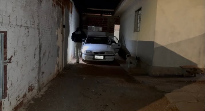 Vectra usado em homicídio é localizado pela polícia em residência no Fortunato Perdoncini
