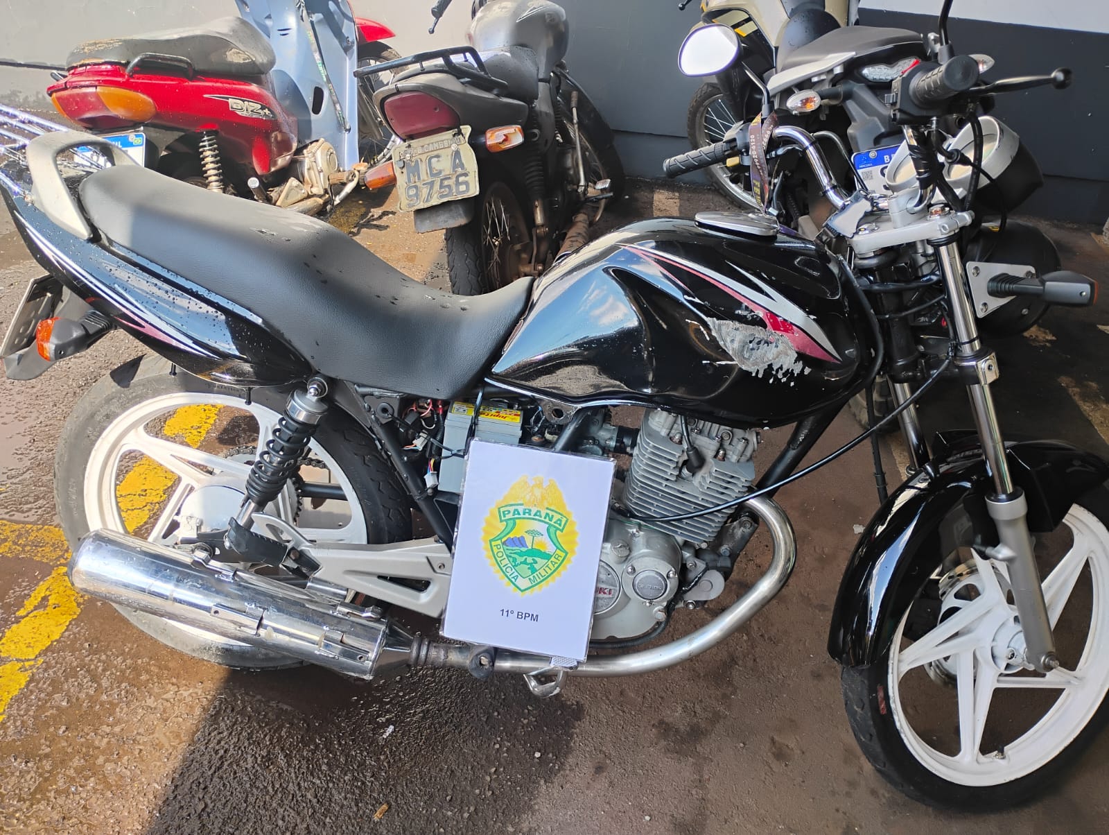 Motocicleta com numeração de motor divergente é apreendida pela PM no Jardim Albuquerque; condutor acaba preso