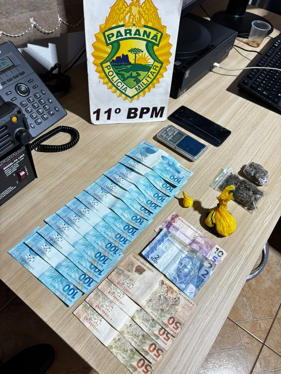 Polícia Militar prende homem por tráfico de drogas e apreende cocaína, maconha e dinheiro na região