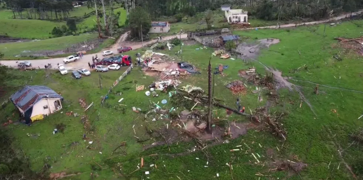 Tornado atinge Piraí do Sul e deixa rastro de destruição nos Campos Gerais
