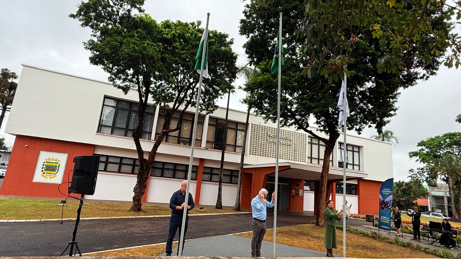 Semana da Pátria é aberta com ato cívico em frente à Prefeitura de Campo Mourão