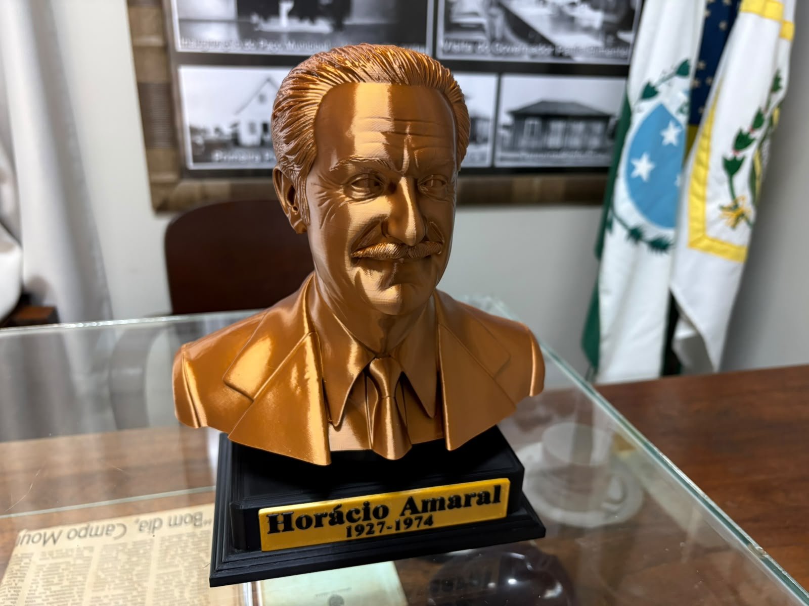 Secretaria de Cultura recebe busto do ex-prefeito Horácio Amaral doado pelos filhos