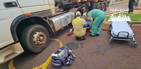 Motociclista sofre fratura exposta em colisão com carreta em Campo Mourão