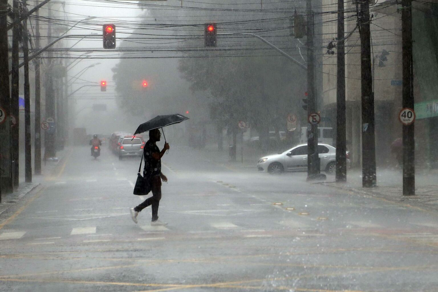 Paraná terá fim de semana cinzento com risco de tempestades, prevê Simepar