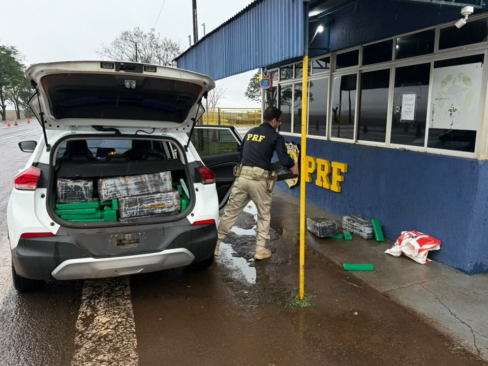 PRF PRENDE HOMEM E APREENDE MAIS DE 527 KG DE MACONHA NA BR-369, ENTRE CAMPO MOURÃO E MAMBORÊ
