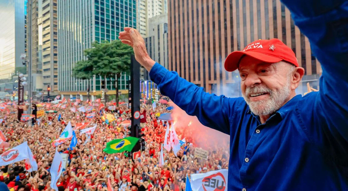 Lula é reeleito presidente após virada histórica contra Flávio Bolsonaro