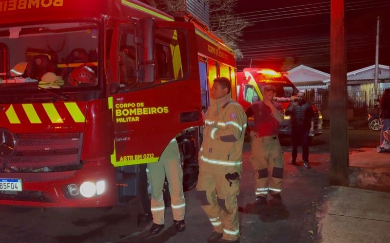 INCÊNDIO EM RESIDÊNCIA MOBILIZA BOMBEIROS E PM EM PEABIRU