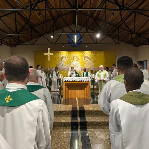 CLERO DA DIOCESE DE CAMPO MOURÃO REALIZA RETIRO ANUAL EM UMUARAMA