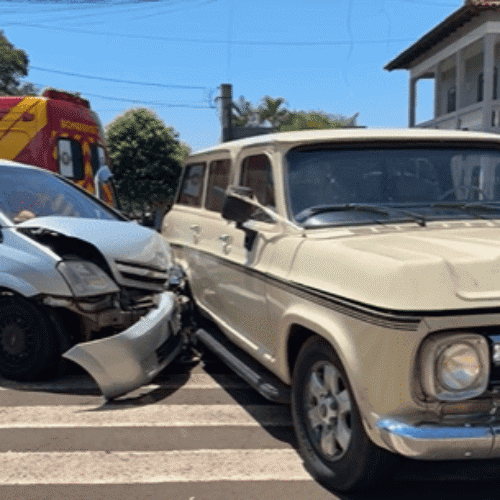 Colisão entre clássico e moderno mobiliza Bombeiros no Centro