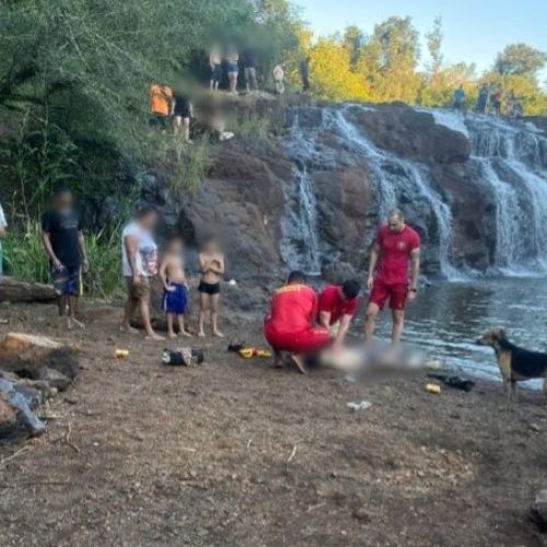 Jovem de 18 anos morre afogado em cachoeira no Barreiro das Frutas; adolescente é resgatado