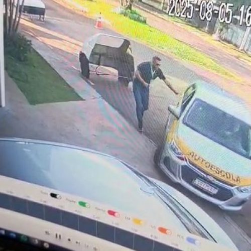 Aluna de autoescola se perde em baliza e invade auto escola em Mamborê
