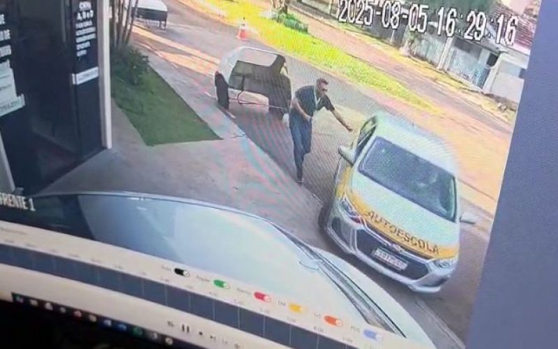 Aluna de autoescola se perde em baliza e invade auto escola em Mamborê