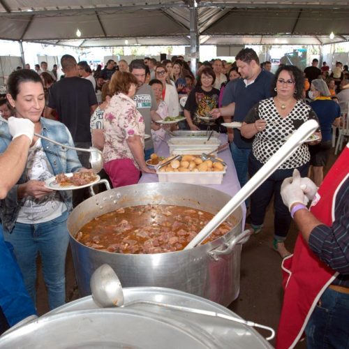 Peabiru celebra 28ª Festa do Carneiro ao Vinho com almoço que reúne tradição e milhares de visitantes
