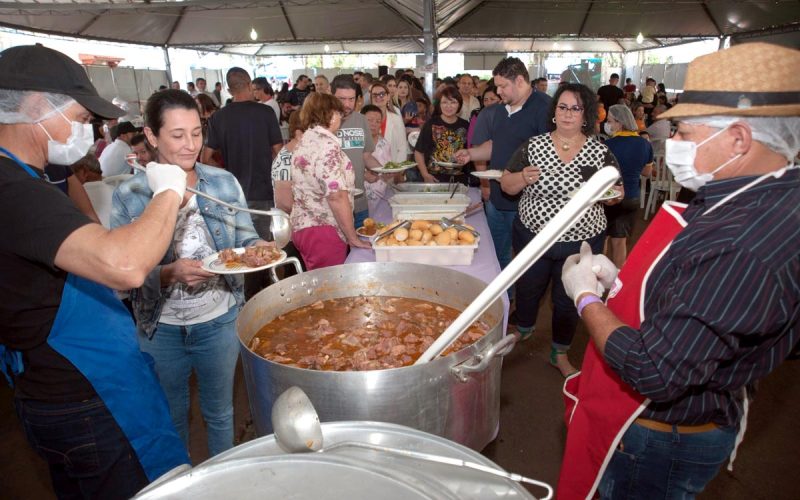 Peabiru celebra 28ª Festa do Carneiro ao Vinho com almoço que reúne tradição e milhares de visitantes