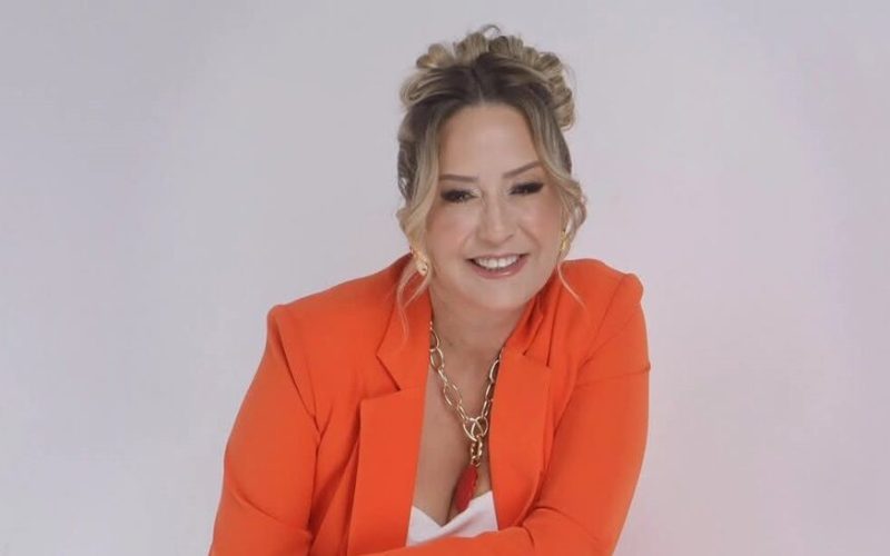 Solenidade na Câmara Municipal homenageou a trajetória da produtora cultural Edilaine Maria de Castro