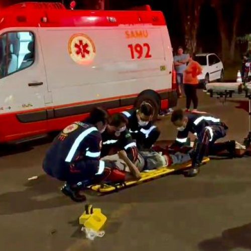 Pedestre e motociclista ficam feridos em atropelamento