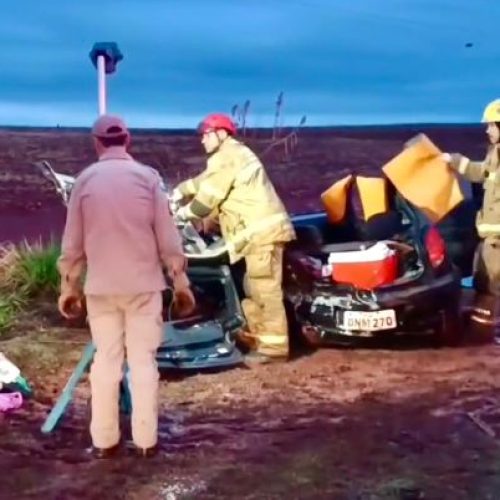 Grave acidente na PR-317 mata dois homens e deixa duas mulheres feridas