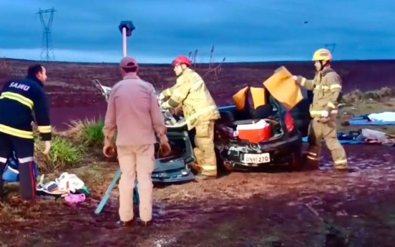 Grave acidente na PR-317 mata dois homens e deixa duas mulheres feridas