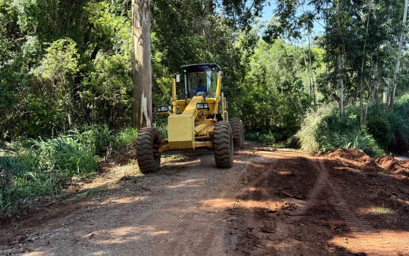 Prefeitura de Campo Mourão realiza adequações em estradas rurais após período de chuvas