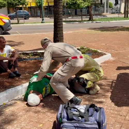 Briga entre Moradores de Rua Termina em Agressão Brutal em Praça Central