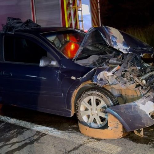 Acidente na PR-487: Família fica ferida após colisão entre carro e carreta em Campo Mourão