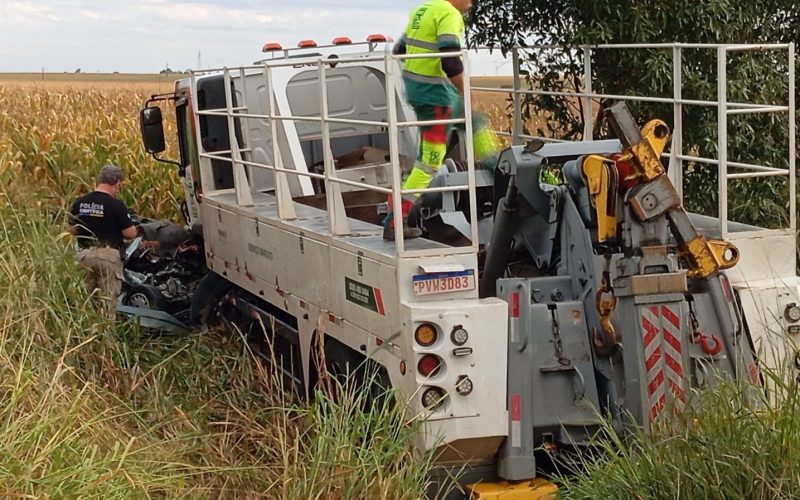 Motorista Morre Esmagado em Colisão Frontal Entre Caminhão e Fiat Uno na BR-369 em Mamborê