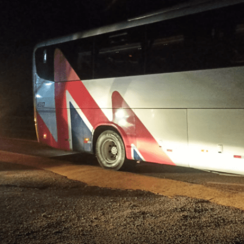 Quadrilha assalta ônibus e agride motorista na PR-317