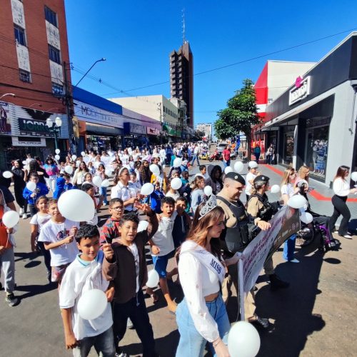 Campo Mourão realiza 4ª Caminhada do Meio-Dia em mobilização pela prevenção ao feminicídio