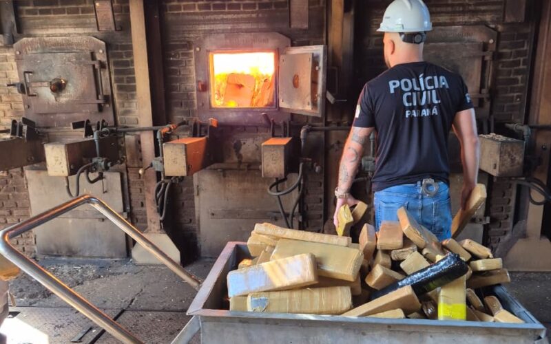 Polícia Civil de Campo Mourão incinera mais de 1,3 tonelada de drogas