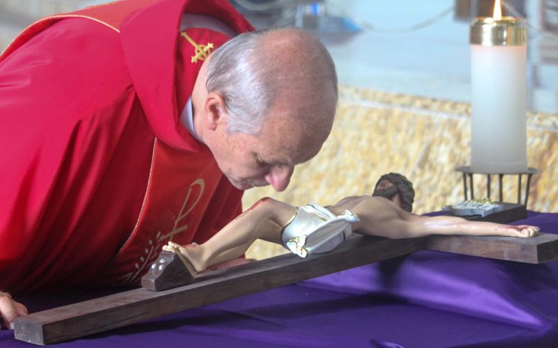 Hoje é dia de silencio em reflexão à Sexta-feira Santa