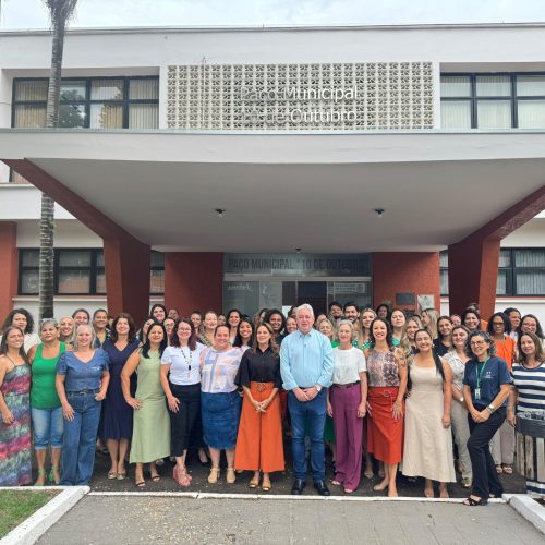 Prefeito Douglas recebe Diretores da Educação Municipal e anuncia uniformes e materiais escolares para 2026