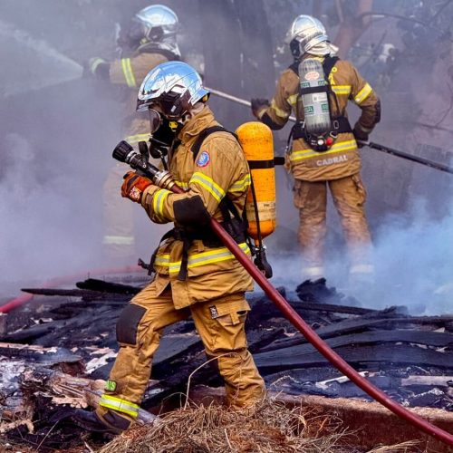 Incêndio em residência mobiliza Corpo de Bombeiros em Campo Mourão